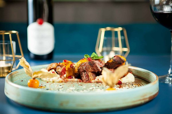 Où déguster des plats typiques dans les marchés de rue en Indonésie ?