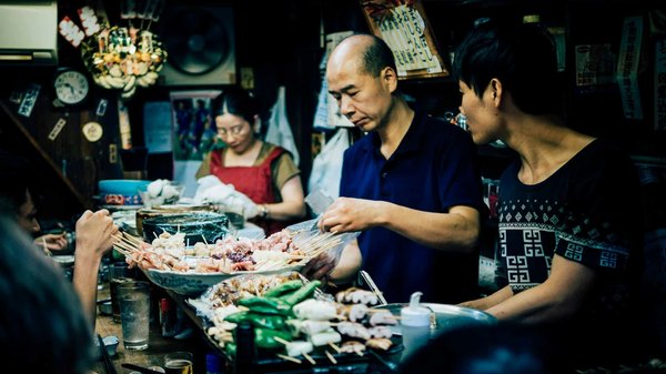 Quelles croisières offrent des visites guidées des marchés aux poissons au Japon?